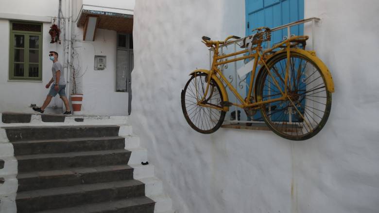 Τείχος ανοσίας: Η απειλή του 4ου κύματος ανοίγει συζητήσεις για υποχρεωτικό εμβολιασμό και προνόμια