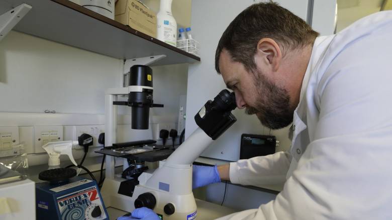 Έλληνας επιστήμονας πίσω από καινοτόμα θεραπεία για την Οξεία Μυελογενή Λευχαιμία