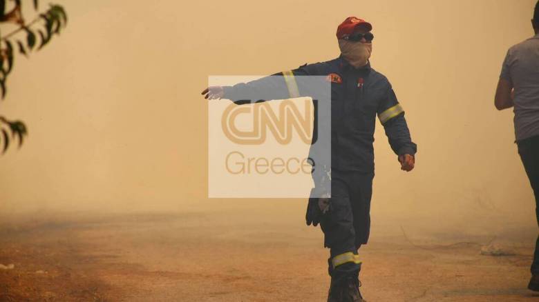 Φωτιά στη Σταμάτα - Νέο σήμα από το 112: «Κλείστε πόρτες, παράθυρα και καμινάδες»