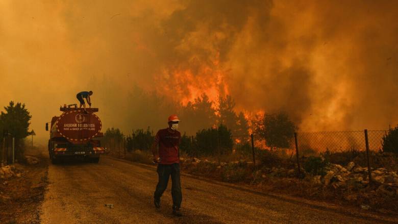 Τουρκία: Για πέμπτη μέρα μαίνονται οι πυρκαγιές - Αυξάνονται οι νεκροί