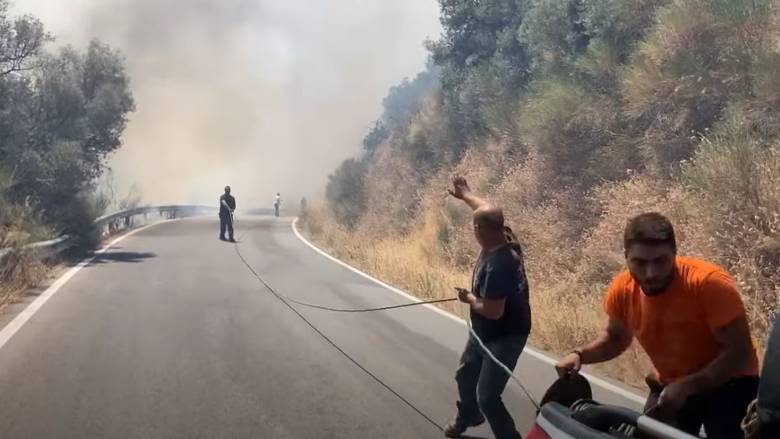 Ηράκλειο: Φωτιά σε εξέλιξη στον Άγιο Θωμά Γόρτυνας