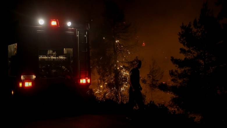 Βίλια: Αυξημένη επιφυλακή για αναζωπυρώσεις - Ολονύκτιες περιπολίες για το φόβο εμπρησμών