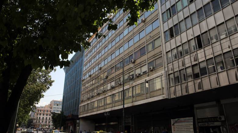 Κόντρα κυβέρνησης - ΣΥΡΙΖΑ για εργασία 16χρονων από δομές φροντίδας