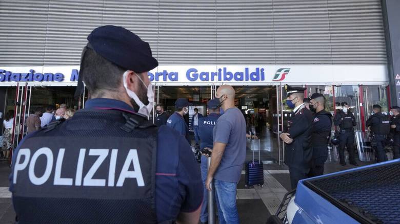 Κορωνοϊός - Ιταλία: Έφοδοι της αστυνομίας σε σπίτια αντιεμβολιαστών σε πολλές πόλεις