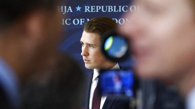 «Πόλεμος» ανακοινώσεων Κυβέρνησης-ΣΥΡΙΖΑ για την παραίτηση Κουρτς