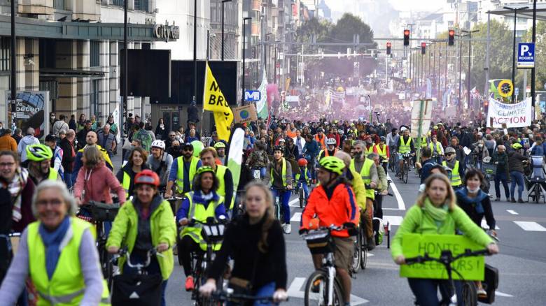 Βέλγιο: Δεκάδες χιλιάδες διαδηλωτές στη μεγάλη πορεία για το κλίμα στις Βρυξέλλες
