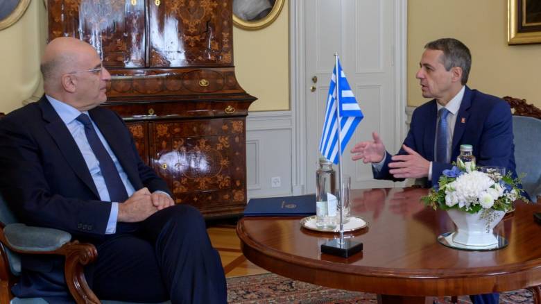 Διπλωματικές πηγές: Ιδιαίτερα σημαντικά τα αποτελέσματα της επίσκεψης Δένδια στην Ελβετία