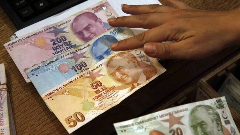Τουρκία: Σε νέο χαμηλό επίπεδο ρεκόρ η λίρα μετά την άνοδο του πληθωρισμού στις ΗΠΑ