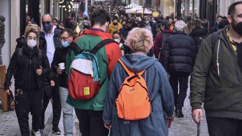 Παγώνη: Κινδυνεύουν από την Όμικρον όσοι δεν έχουν εμβολιαστεί - Πάσχα στο χωριό φέτος