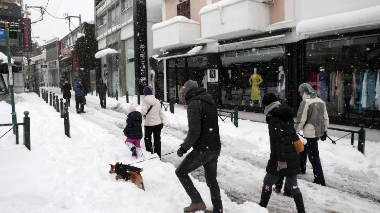 Κορωνοϊός: Κάμψη στα κρούσματα λόγω κακοκαιρίας- Η «Όμικρον 2» θα κρίνει τη συνέχεια σε πολλές χώρες