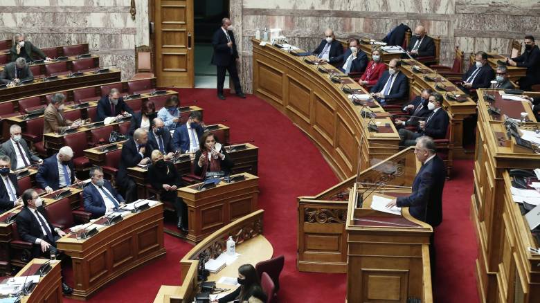 Πρόταση δυσπιστίας: Πρέσινγκ της κυβέρνησης σε Τσίπρα και ΣΥΡΙΖΑ με τη γλώσσα των αριθμών