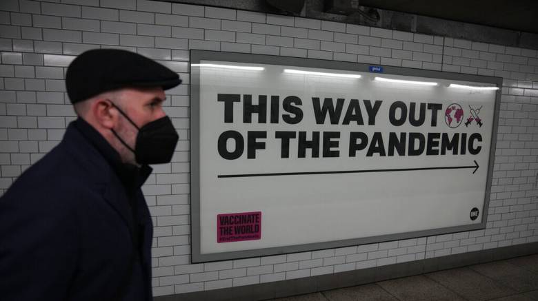 Έρευνα ανατρέπει τα δεδομένα: Η Όμικρον το ίδιο σοβαρή και θανατηφόρα με τις άλλες μεταλλάξεις