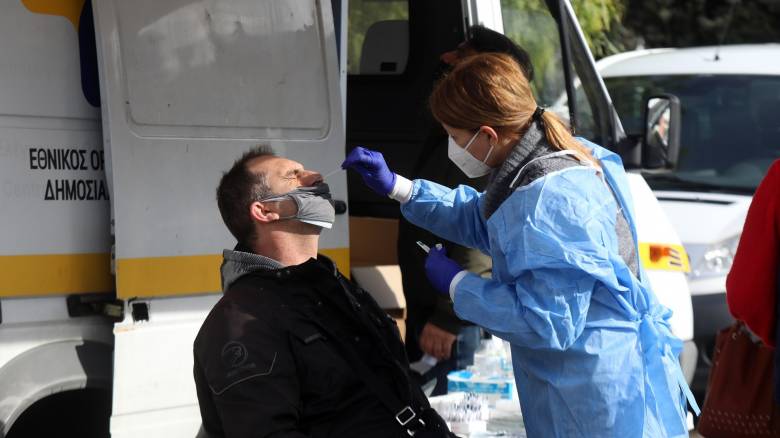 Κορωνοϊός: 2.073 κρούσματα στην Αττική, 565 στη Θεσσαλονίκη - Ο χάρτης της διασποράς