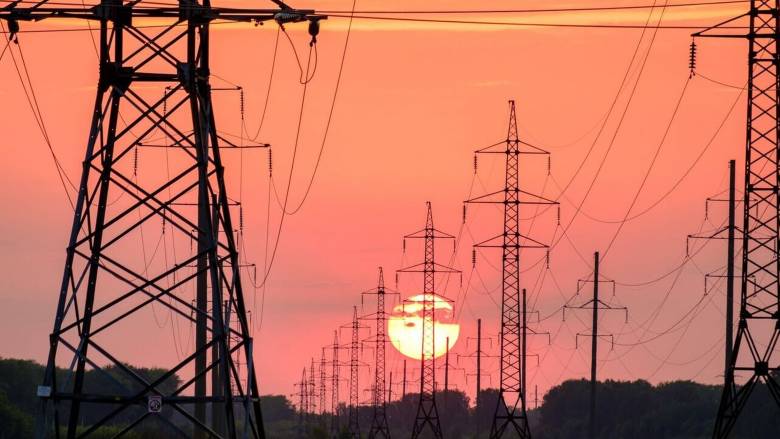 Μέτρα στήριξης: Πώς επηρεάζονται πάροχοι και τιμές ηλεκτρικού ρεύματος