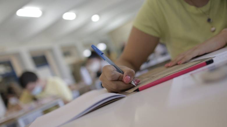 Πανελλήνιες 2022: Τι ώρα θα ανακοινωθούν τα θέματα σε Αρχαία, Μαθηματικά και Βιολογία