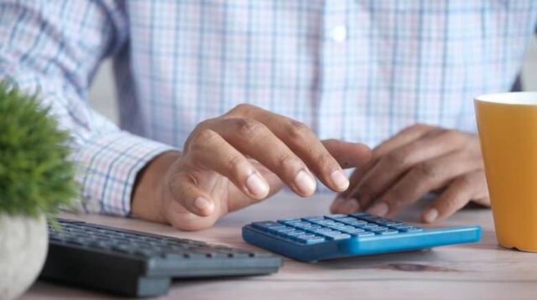 Ποιοι μικρομεσαίοι «κερδίζουν» νέες ελαφρύνσεις στη φορολογία