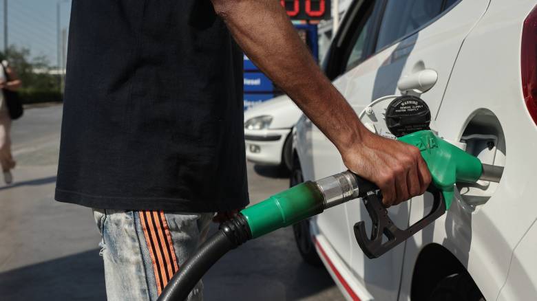 Fuel Pass 2: Τα ποσά, οι δικαιούχοι και οι αιτήσεις - Όλες οι αλλαγές του δεύτερου προγράμματος