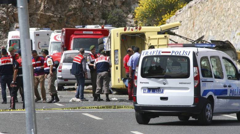 Τραγωδία στην Τουρκία: 16 νεκροί όταν λεωφορείο έπεσε σε ασθενοφόρο και πυροσβεστικό