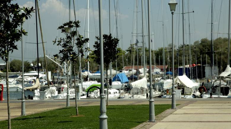 Συνελήφθη 26χρονος στη μαρίνα Φλοίσβου για ενδοοικογενειακή βία