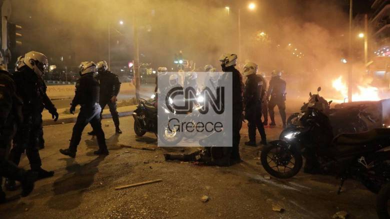 Ξεκίνησε η δίκη για τον τραυματισμό αστυνομικού και τα επεισόδια στη Νέα Σμύρνη