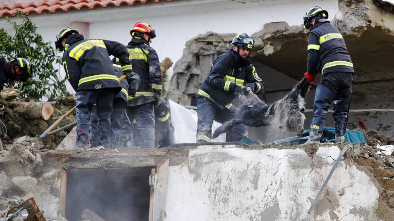 Ιταλία - Πλημμύρες στην Ίσκια: Απομακρύνονται πάνω από 1.000 κάτοικοι από τα σπίτια τους