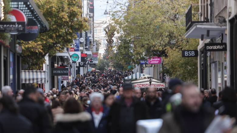 Εορταστικό ωράριο: Ανοιχτά τα καταστήματα την Κυριακή - Ποιες ώρες θα λειτουργούν