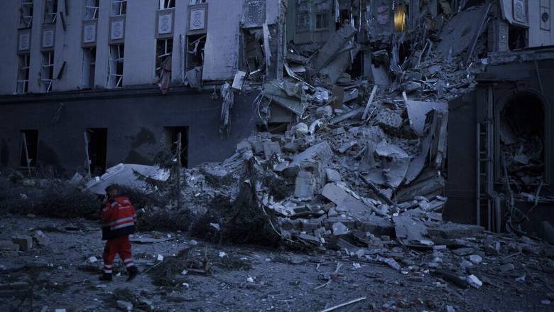 Ουκρανία: Πρωτοχρονιά με σειρήνες πολέμου – Ρωσικά πλήγματα δέχτηκαν το Κίεβο και άλλες πόλεις