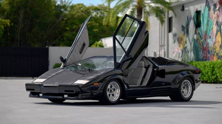 Αυτή η Lamborghini Countach είναι σα να βγήκε μόλις από το εργοστάσιο