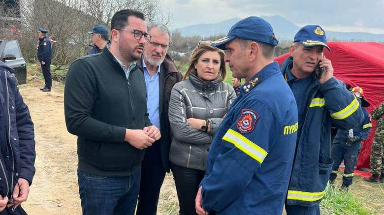 Συγκρούση τρένων στα Τέμπη: Κλιμάκιο του ΠΑΣΟΚ - ΚΙΝΑΛ στο σημείο του δυστυχήματος