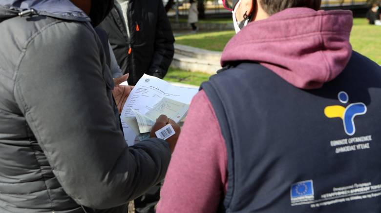 Στους 89 οι θάνατοι από κορωνοϊό - Υποχωρεί η γρίπη