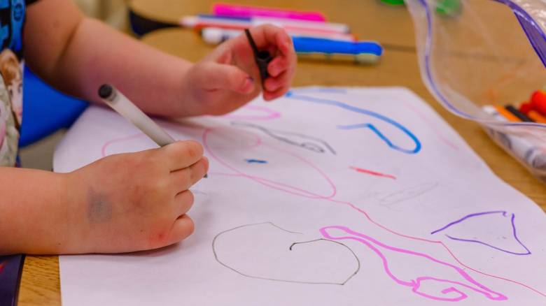 Βρεφονηπιακοί Σταθμοί ΔΥΠΑ: Βήμα - βήμα η διαδικασία αιτήσεων για τη νέα σχολική χρονιά