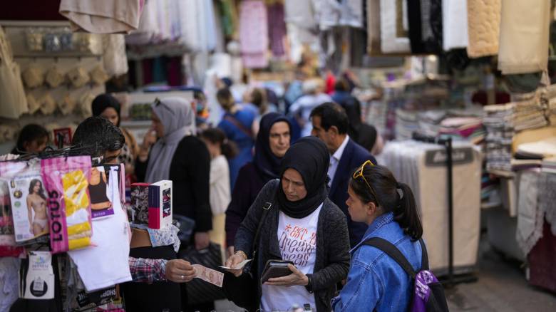 Τουρκία: Φοροεπιδρομή Ερντογάν - Αυξάνονται ο ΦΠΑ και όλοι σχεδόν οι φόροι