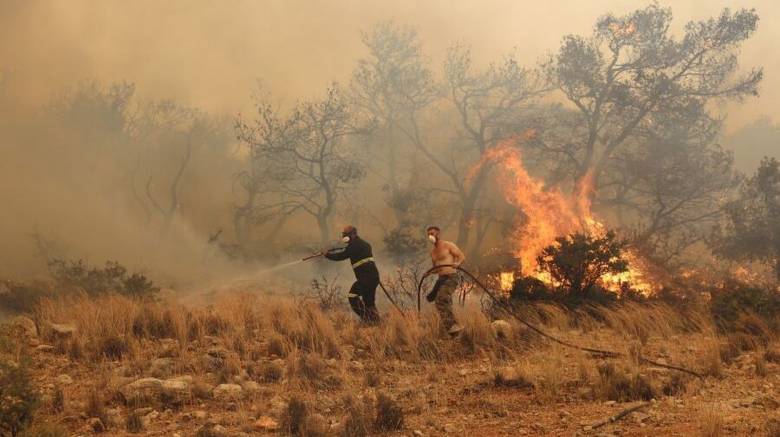 Φωτιά στη Δυτική Αττική: Εντολή εκκένωσης για την Οινόη και άλλους οικισμούς