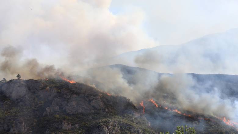 Φωτιά στο Αίγιο: Εντολή εκκένωσης του οικισμού Κάστρο