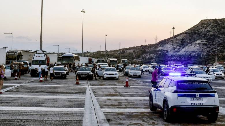 Κλειστή η Εθνική οδός από Νίκαια προς Αθήνα - Απαγόρευση κυκλοφορίας σε επαρχιακούς δρόμους