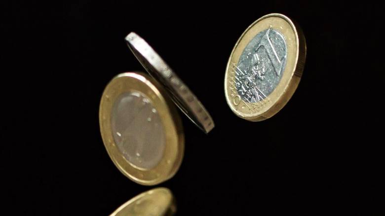 Στη μέγγενη του ακριβού χρήματος επιχειρήσεις και νοικοκυριά - Τα υψηλά επιτόκια θα παραμείνουν