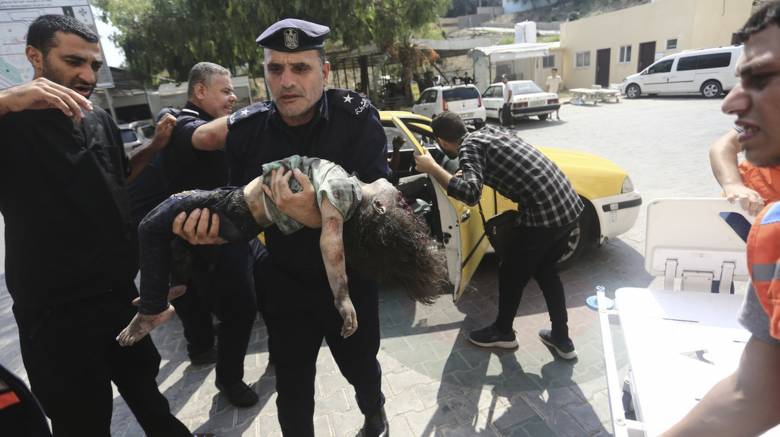 Γάζα: Τα νοσοκομεία κατακλύζονται από τραυματίες που αδυνατούν να περιθάλψουν