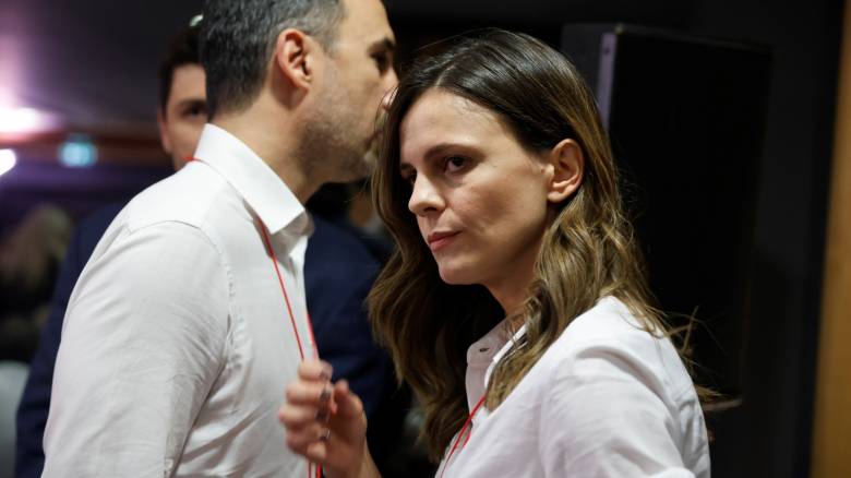 ΣΥΡΙΖΑ: Αποχωρούν από την ΚΕ τάσεις Αχτσιόγλου - Τεμπονέρα αν δεν γίνει ψηφοφορία για το δημοψήφισμα