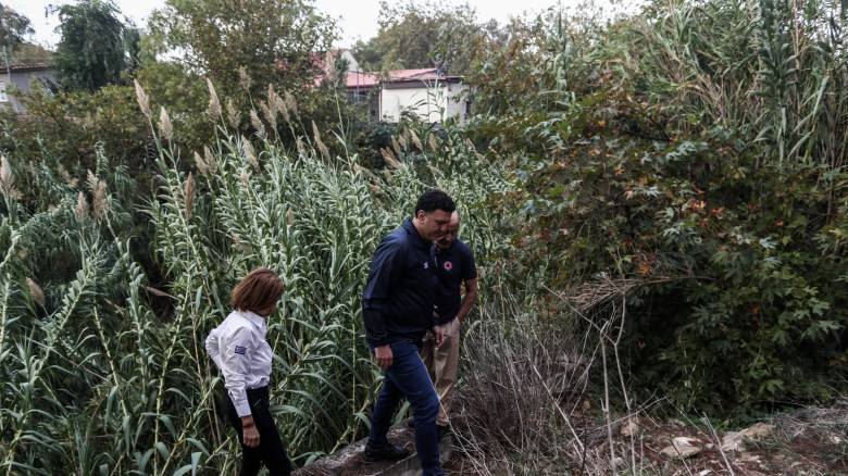 Αυτοψία Κικίλια στο ρέμα Χαλανδρίου - «Αυτή είναι η εικόνα που θέλουμε στην Αττική»