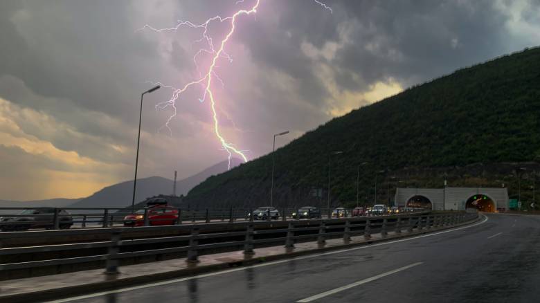 Πάτρα - κακοκαιρία: Έκτακτες ρυθμίσεις στην εθνική Αθηνών - Πατρών, υπό το φόβο κατολισθήσεων