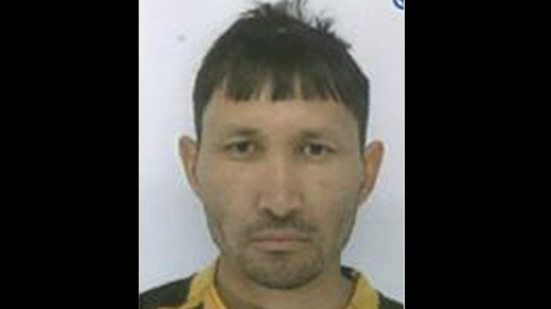 Βρετανία: Άφαντος ο 35χρονος που έριξε καυστικό υγρό σε γυναίκα και τις κόρες της