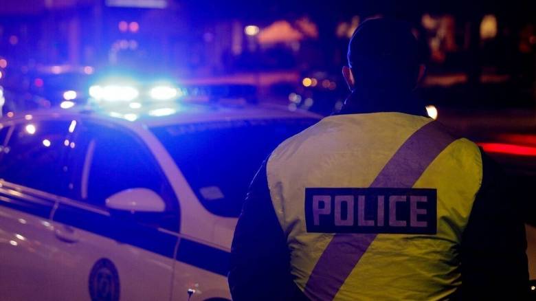 Τροχαίο στην Λεωφόρο Πεντέλης - Αυτοκίνητο συγκρούστηκε με μηχανή