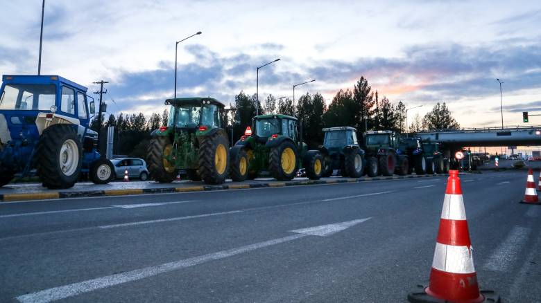 Η ώρα της κρίσης για τα μπλόκα: Τα μέτρα για τους αγρότες και η στρατηγική εκτόνωσης