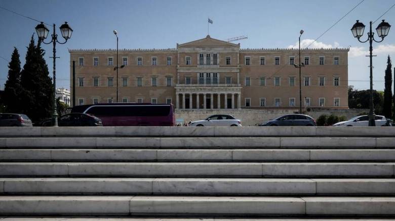 Φάρσα η απειλή για βόμβα στη Βουλή - Αποκαταστάθηκε η κυκλοφορία