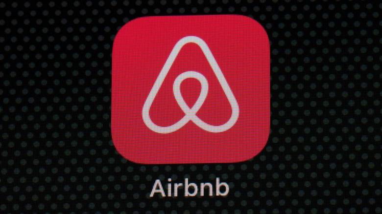 Airbnb: Απαγορεύει πλέον τις κάμερες στο εσωτερικό των καταλυμάτων