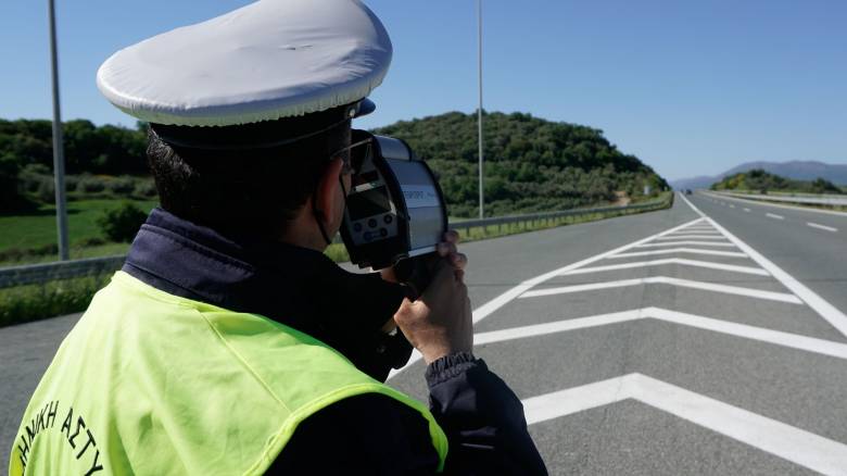 Απόκριες: Έκτακτα μέτρα της Τροχαίας για το τριήμερο - Απαγόρευση κυκλοφορίας φορτηγών