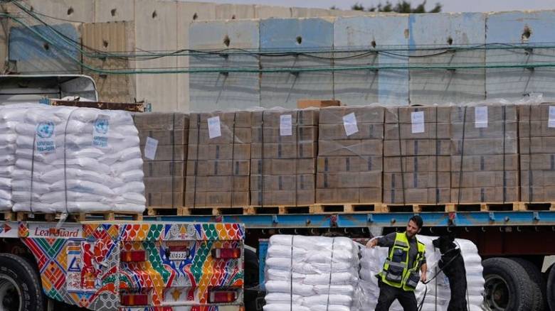 Γάζα: Το Ισραήλ επιτρέπει εκ νέου την είσοδο βοήθειας στον παλαιστινιακό θύλακα