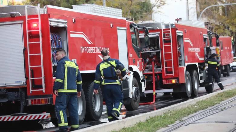 Φωτιά σε όχημα στην Κηφισίας στο ύψος του Χαλανδρίου - Μποτιλιάρισμα στο ρεύμα προς Αθήνα