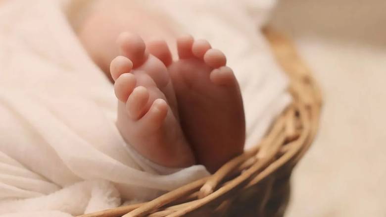 Σημάδια αντιστροφής στον ρυθμό μείωσης των γεννήσεων - Προς νέο πακέτο στήριξης
