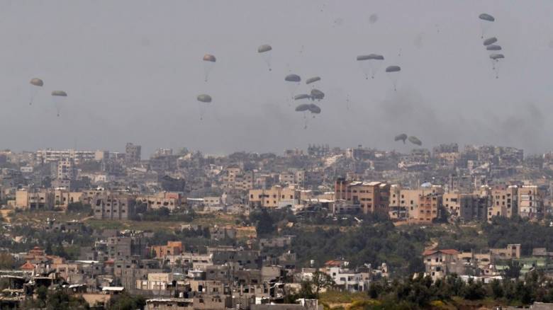 Γάζα: Η Ισπανία έριξε από αέρος 26 τόνους ανθρωπιστικής βοήθειας